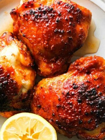 gochujang chicken thighs cooked in air fryer with lemon
